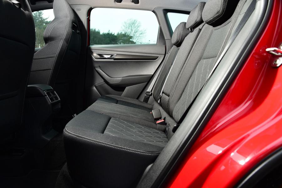 Интерьер Skoda Karoq 4x4 Sportline 2018 года  (UK) (фото 11 из 13)